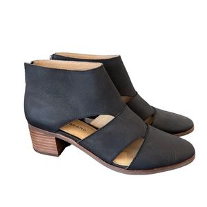 Lucky Brand Ralwan Nubuck Cut-out Ankle Boot